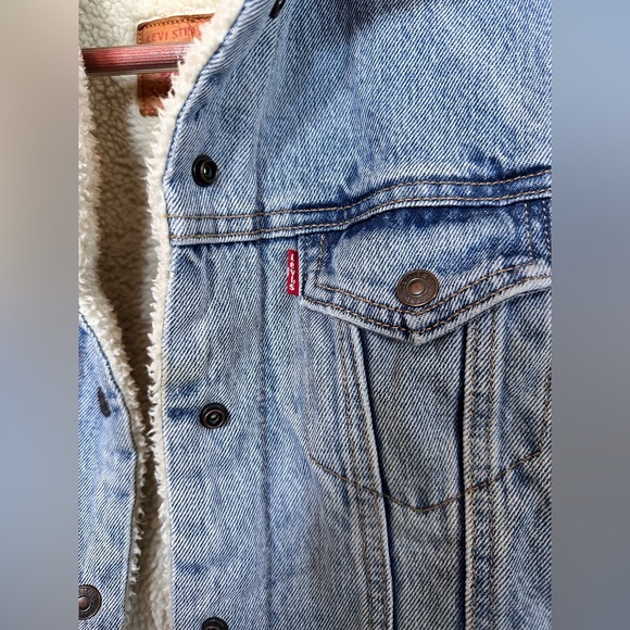 Levi’s Sherpa Trucker Jean Jacket • sz Small • LIKE NEW - Picture 2 of 7